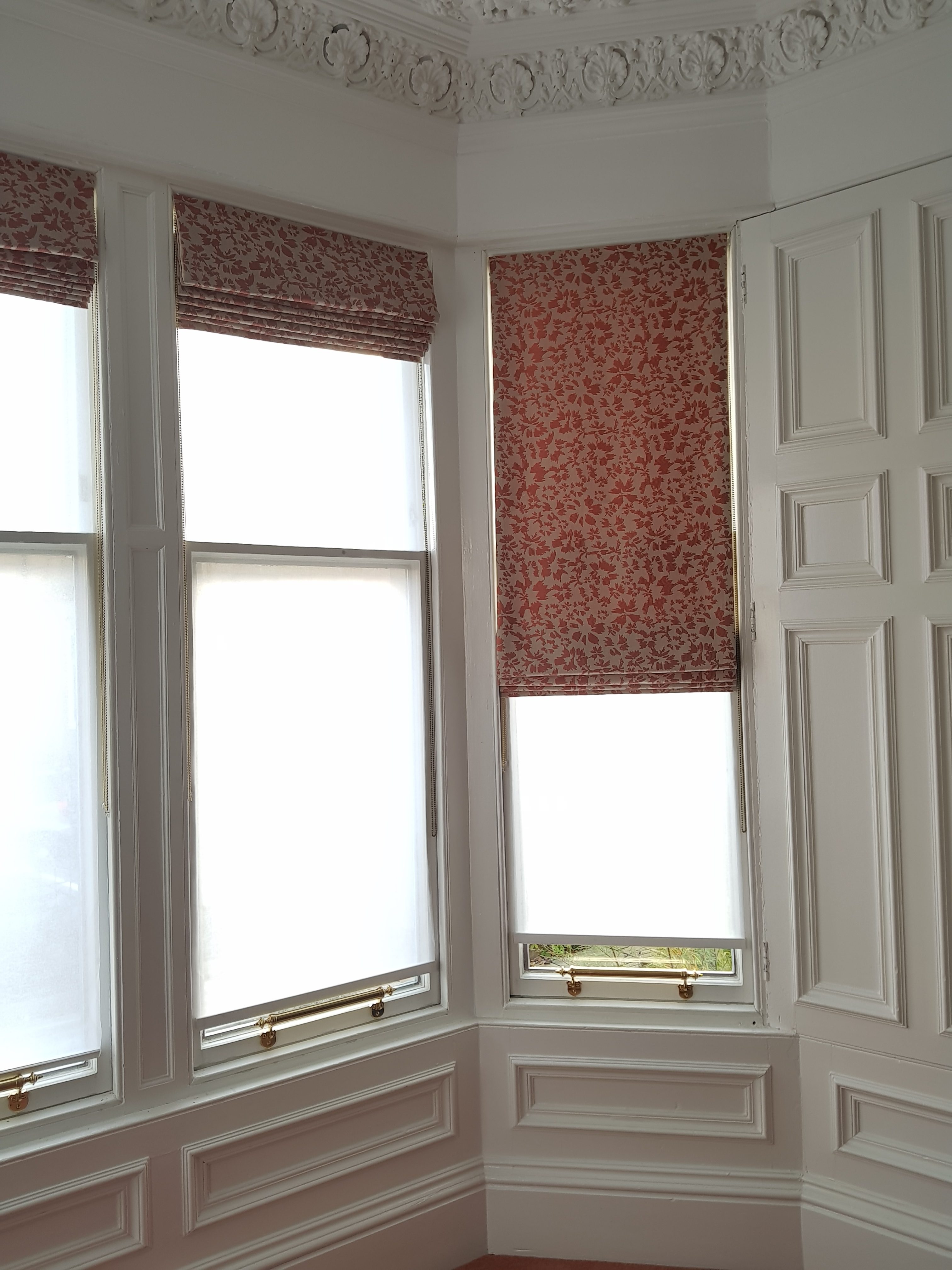 Roman blinds for bay window in Mayfield, Edinburgh Ines Interiors because it’s your home